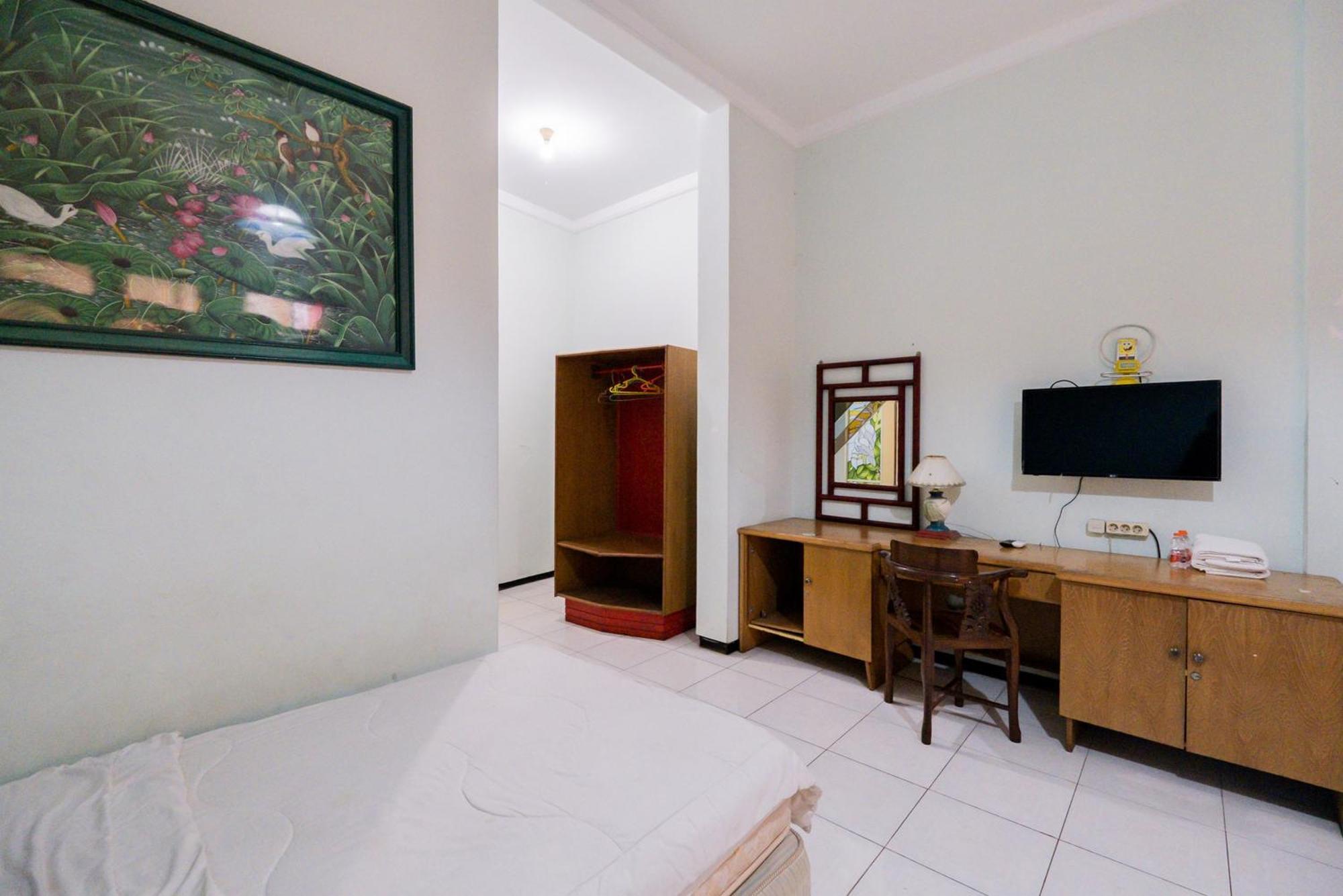 Urbanview Hotel Near Jatim Park 1 By Reddoorz Бату Екстер'єр фото