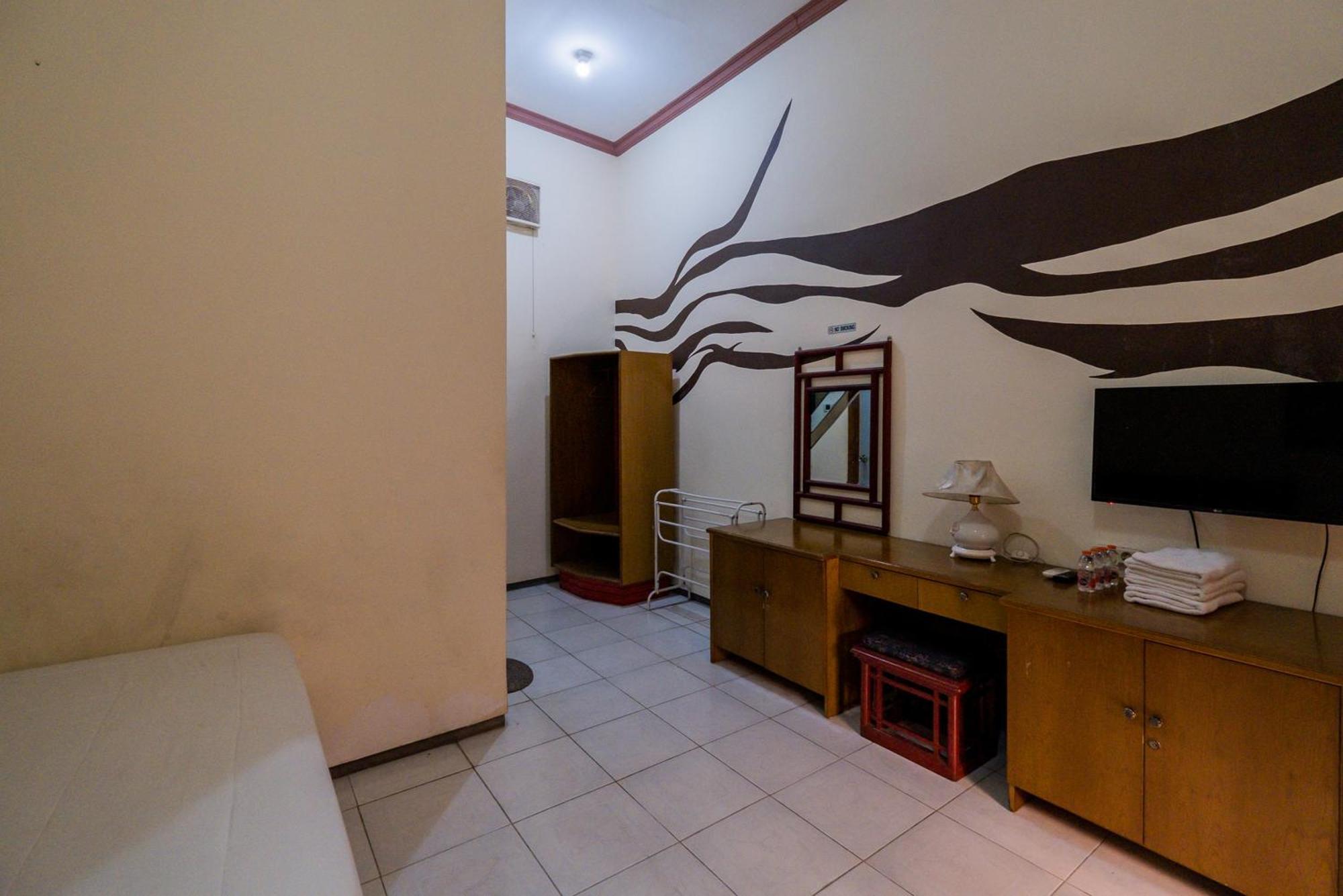 Urbanview Hotel Near Jatim Park 1 By Reddoorz Бату Екстер'єр фото